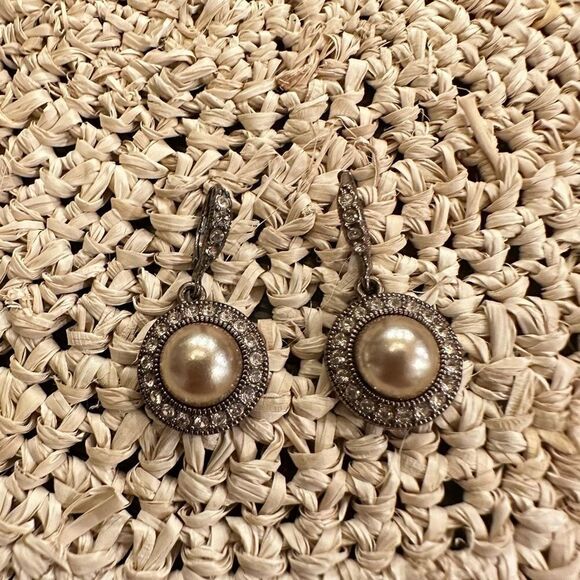 GIVENCHY Women’s 3-pc faux pearl necklace earrings and bracelet set rose beige - Picture 6 of 11